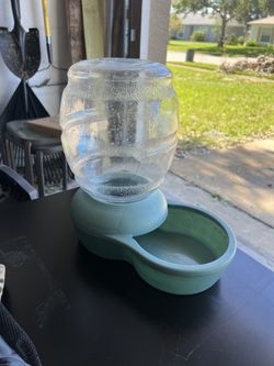 Refillable Water Bowl