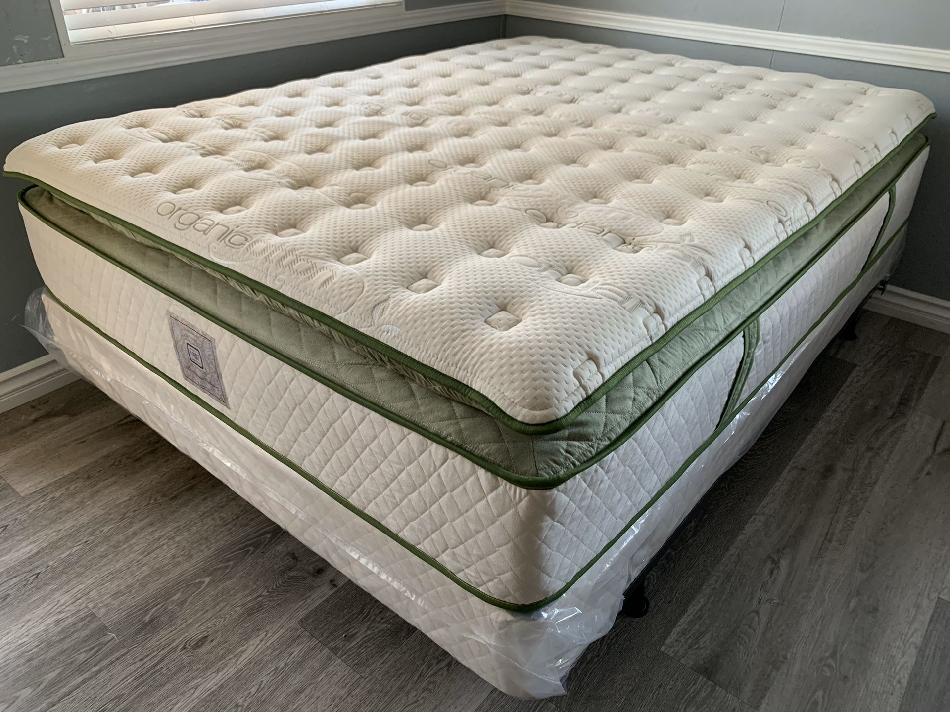 Cal King Elite Organic Hybrid Gel Memory Foam Pillow Top Mattress and Boxspring