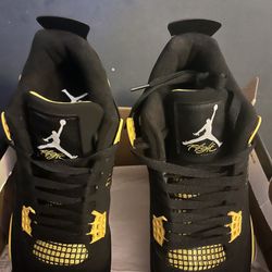Size 11- Jordan 4 Thunders 