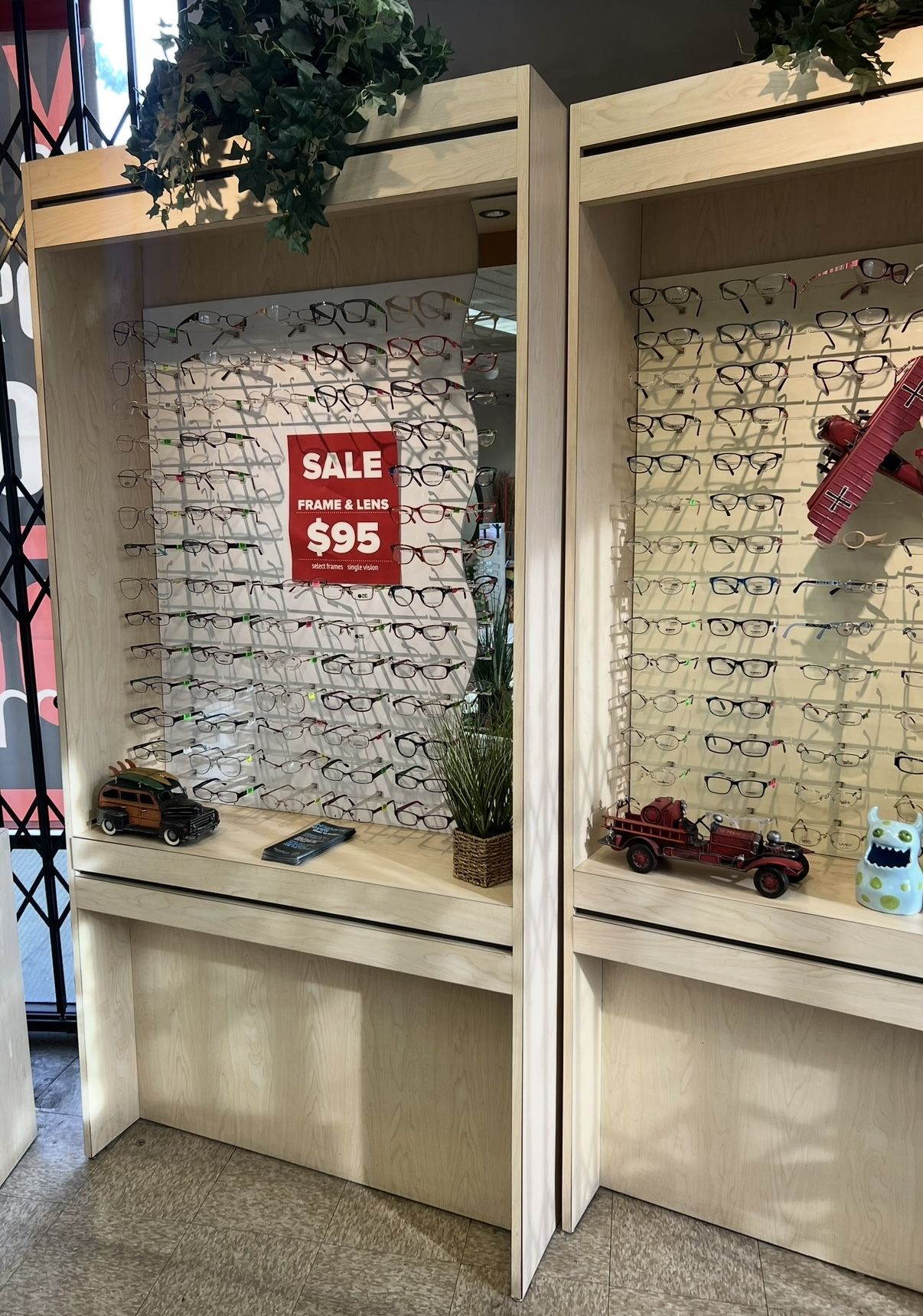 Display Furniture Retail Optometrist Collectables 