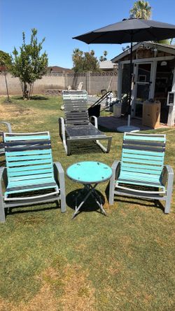 5 peace Poolside chairs and table modern design
