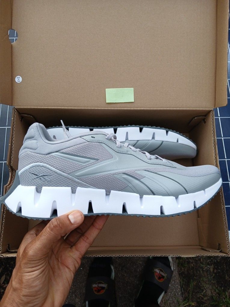 MEN REEBOK SIZE 13 NEW IN BOX