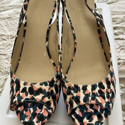 Beautiful Colors Very Unique Shoes Size 71/2