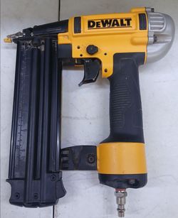 Dewalt 18 GA Brad Nailer (CGH037186)