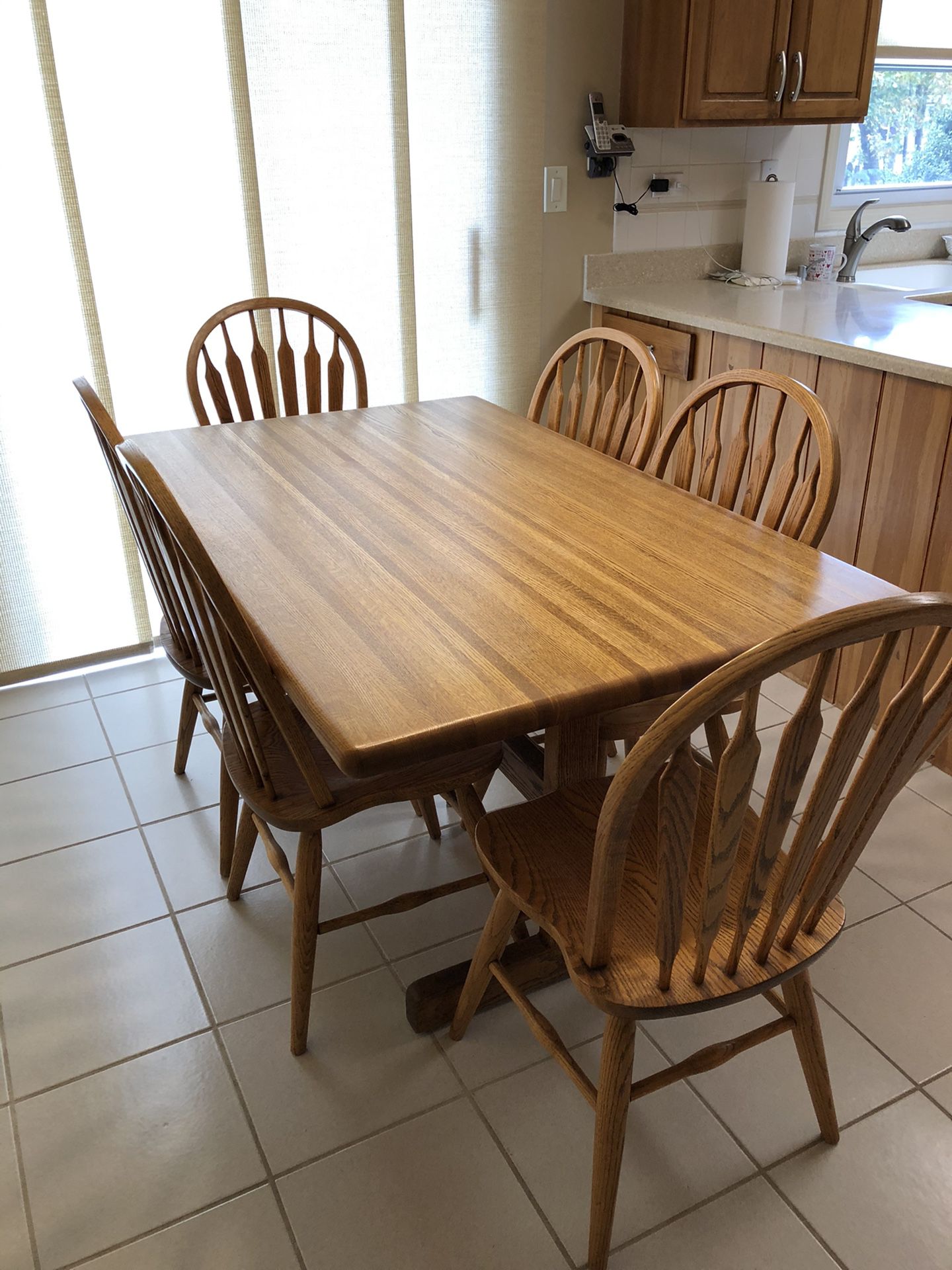 Kitchen Table & 6 Matching Chairs