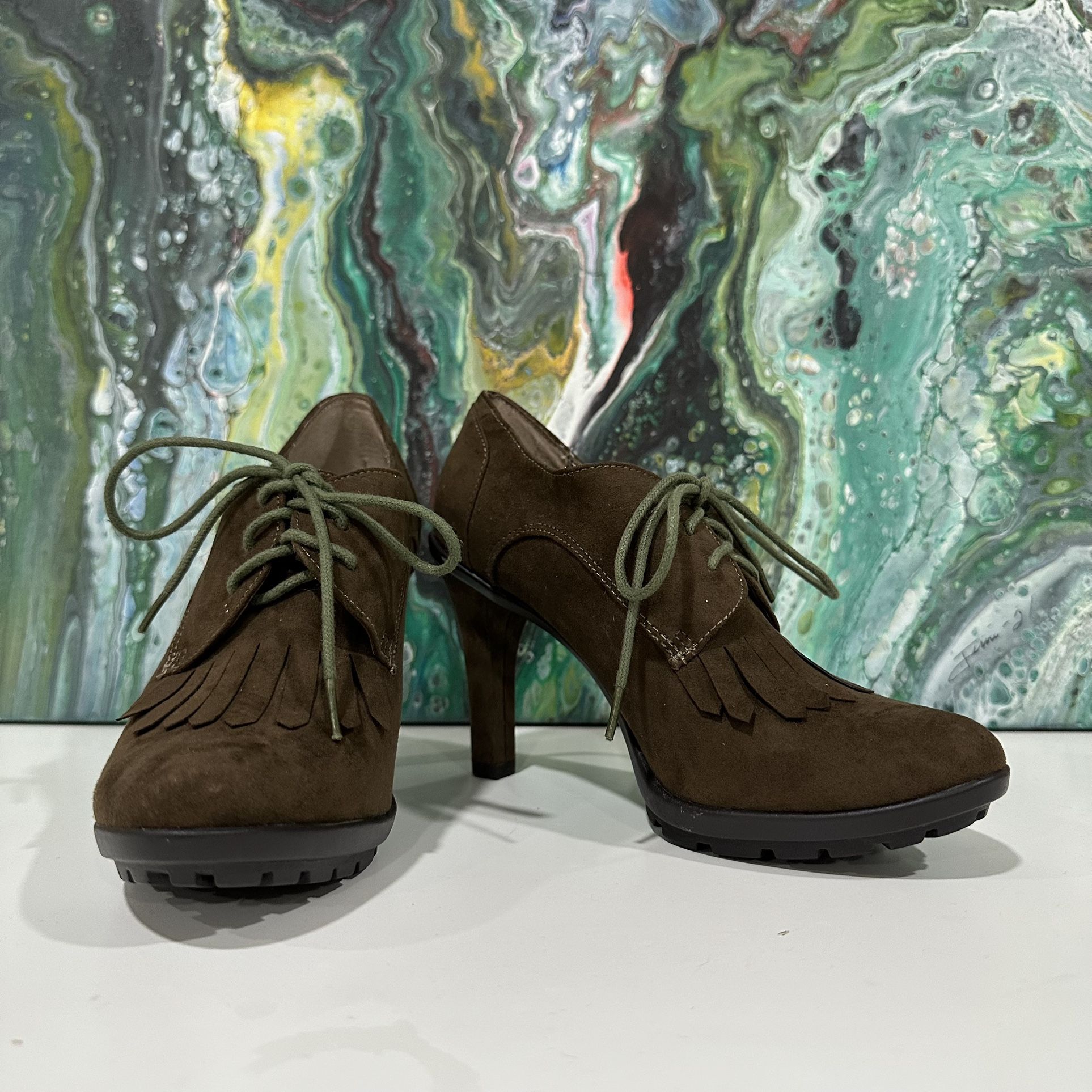 Brown Tahari Booties With Heel • Size 5.5