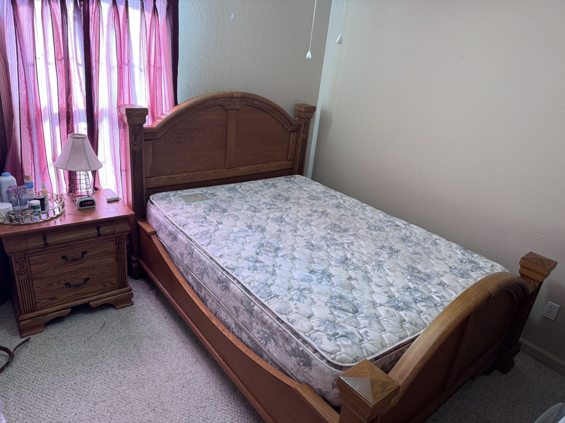 Queen Bedroom Set With Dresser And Nightstand