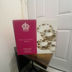 Royal Albert Old Country Roses 12-Piece Dinnerware Set – Made in England