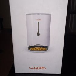 Dog  / Cat  Feeder  ( Wopet Pet Feeder)  Brand New in Box!