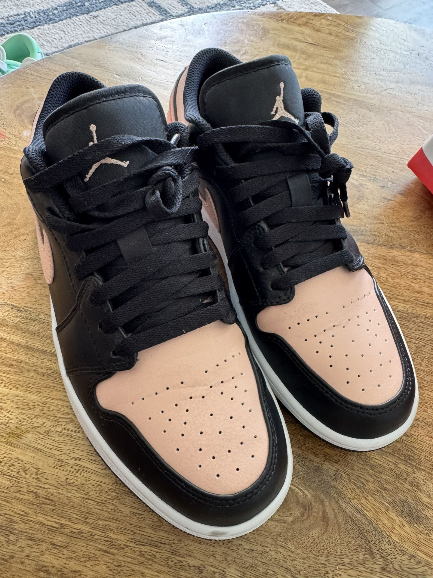 Jordan 1 Low crimson Tint Size 7.5 VNDS
