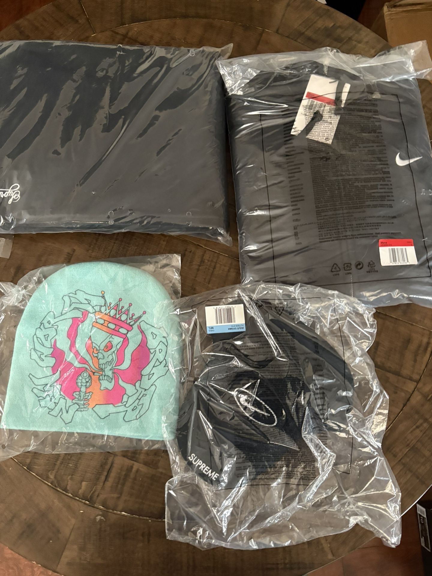 Supreme SS25 Air Max White & Black, Running Hat, Hoodie & Sweatpants