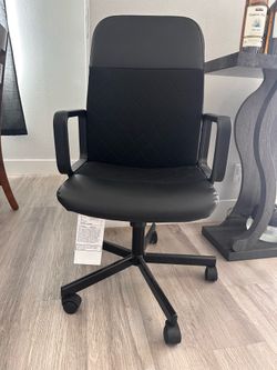 Black fabric office chair