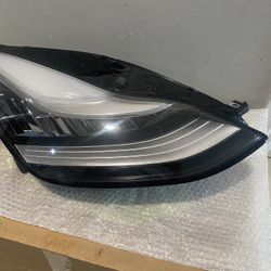 2017-2023 Tesla Model 3 Right Headlight 