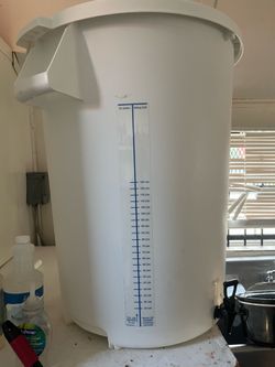32 gallon bucket with sprout