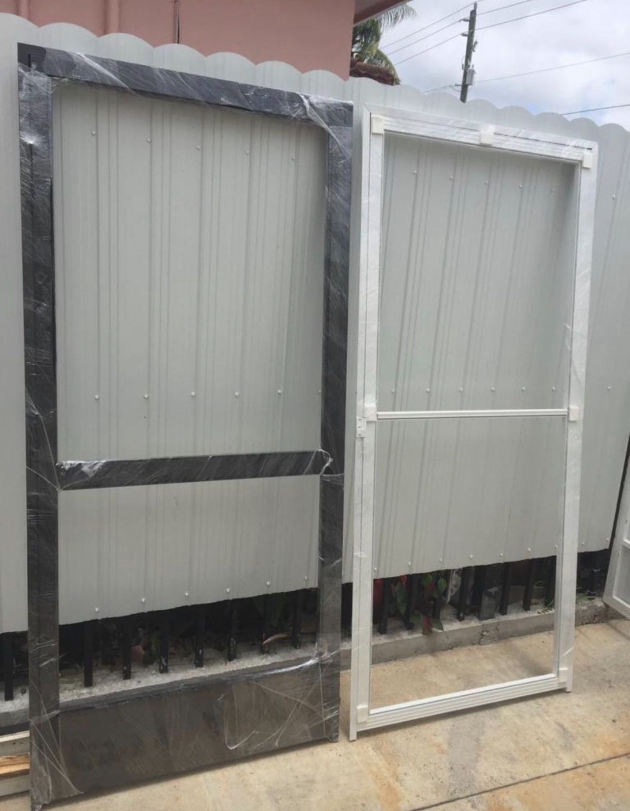 2 Puertas De Screen Nuevas Sin Uso C/ Marco Cada Una $ 80 Medidas 36 X 80