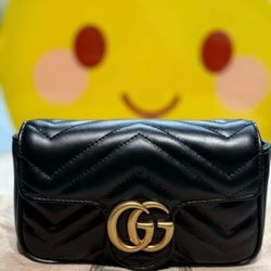 Gucci black Mammon chain crossbody bag on one shoulder
