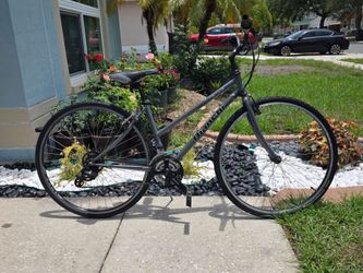 🚲 Bianchi Avenue Hybrid Bike – Women’s Medium Frame – 700c Wheels – $100