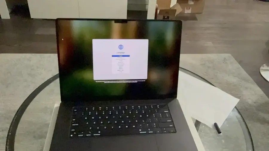 Apple - MacBook Pro 16-inch Laptop - Apple M4 Max chip Built for Apple Intelligence - 48GB Memory - 1TB SSD - Silver
