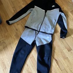 Nike Tech Size S