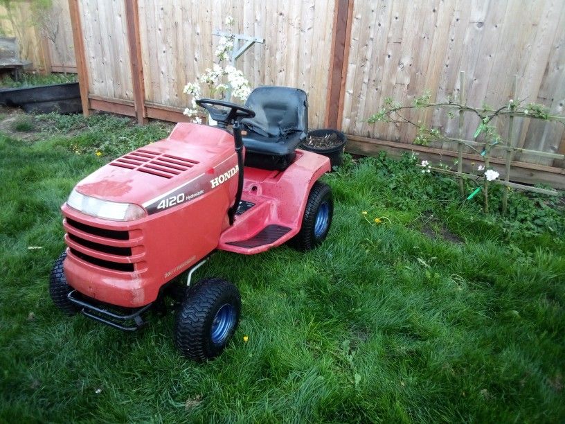 Honda 4120 Hydraulic Riding Lawn Mower for Sale in Bellingham WA