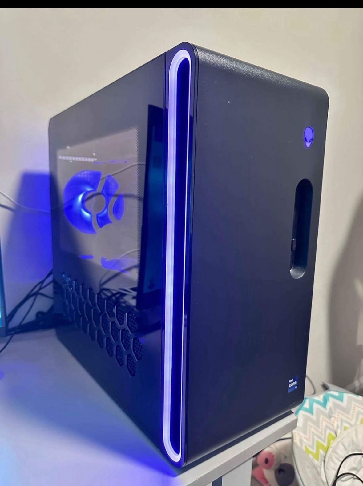 Alienware - Aurora R16 Desktop - 14th Gen Intel Core i9 - 32GB Memory - NVIDIA GeForce RTX 4080 - 2TB SSD - Black