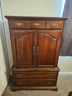 Vintage American Drew Inc. Armoire 5 Drawer Dresser Cherry