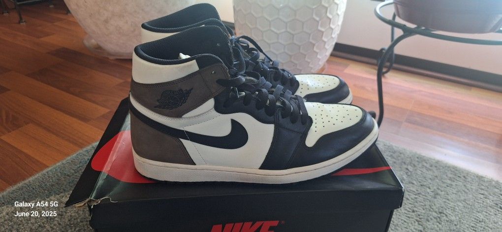 Jordan 1 Retro High OG 'Dark Mocha'