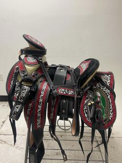 Montura charra bordada