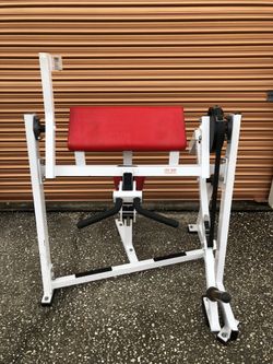 Hammer Strength Commercial Olympic Plate Loaded Bicep Curl