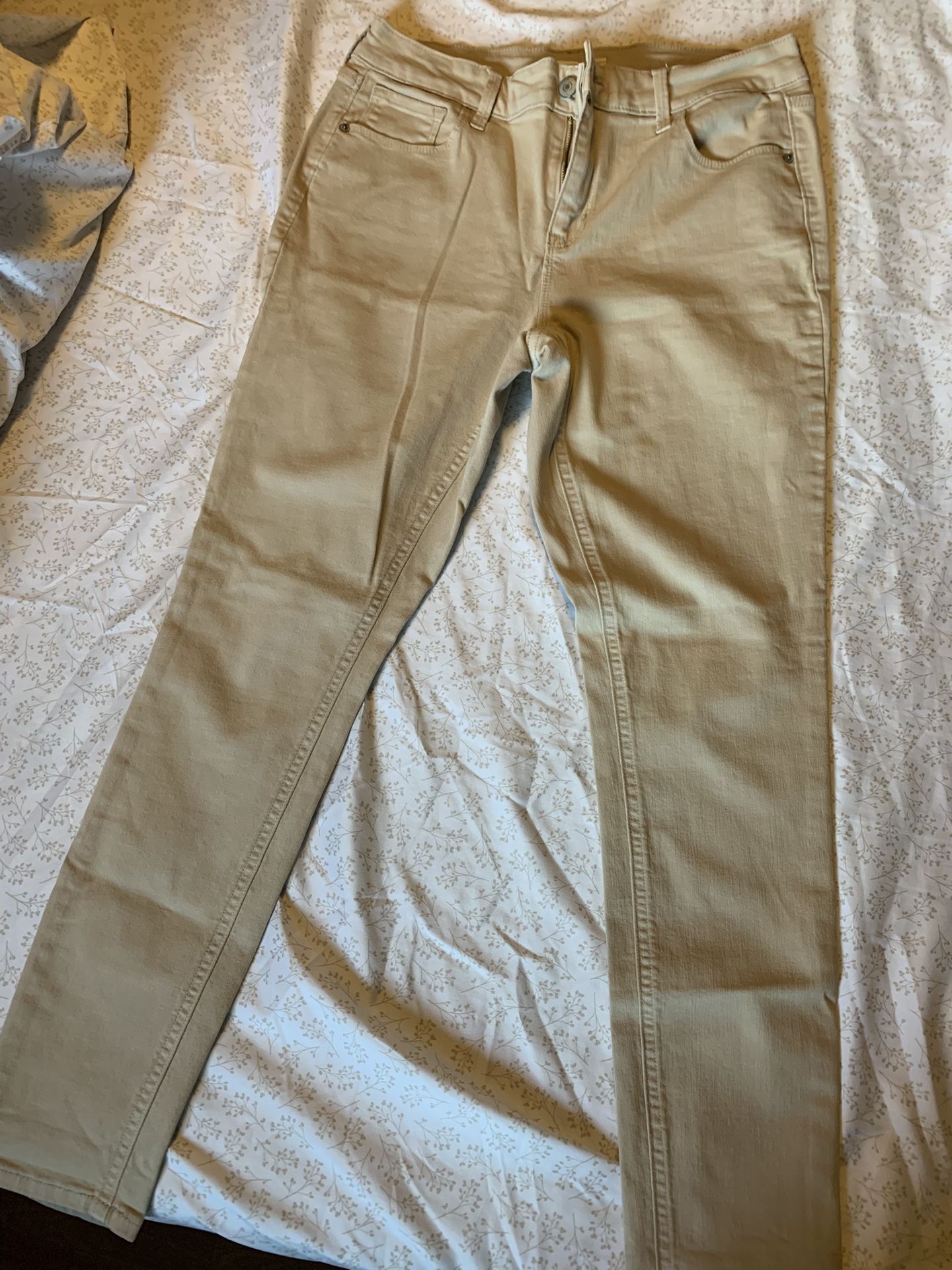 Old Navy Kaki Super Skinny Jean