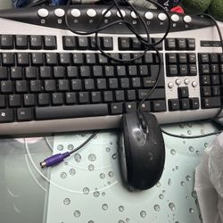 Key Board Pre-owned Look New Used Only 1 Week