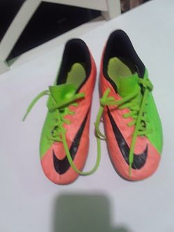 Nike Boys or Girls Cleats (size 6 youth) $25.00 cash only ((serious buyers))