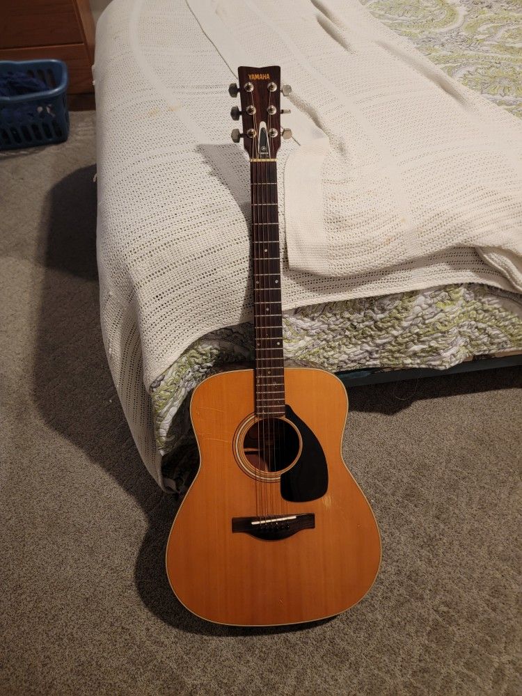 Used Yamaha FG-180 Acoustic Guitar w/ Hard Case
