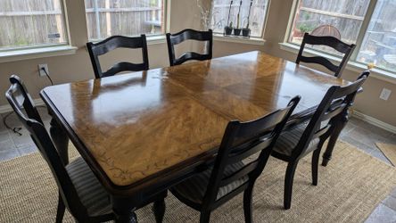 Dining Table & 6 Matching Chairs