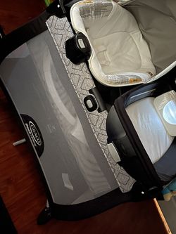 Graco Pack N Play It’s Brand New I Literally Just Installed It For My Newborn And She Doesn’t Like It. I Paid $179 Asking $150