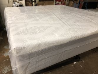 King size Memory Foam Mattress With Split Box spring We have all sizes available at Lowest prices and deliveries available too ( Habló Español)