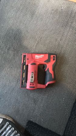 Milwaukee cordless  m12 staple gun
