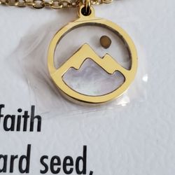 Move Mountains Necklace with Mother Of Pearl And Gold Plated Stainless Steel 