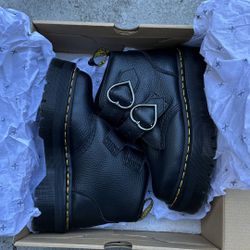 Dr Martens Devon Heart