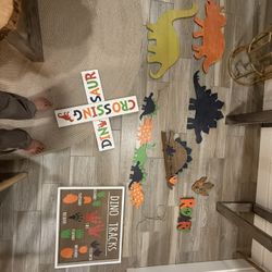 Dinosaurs Decorate 