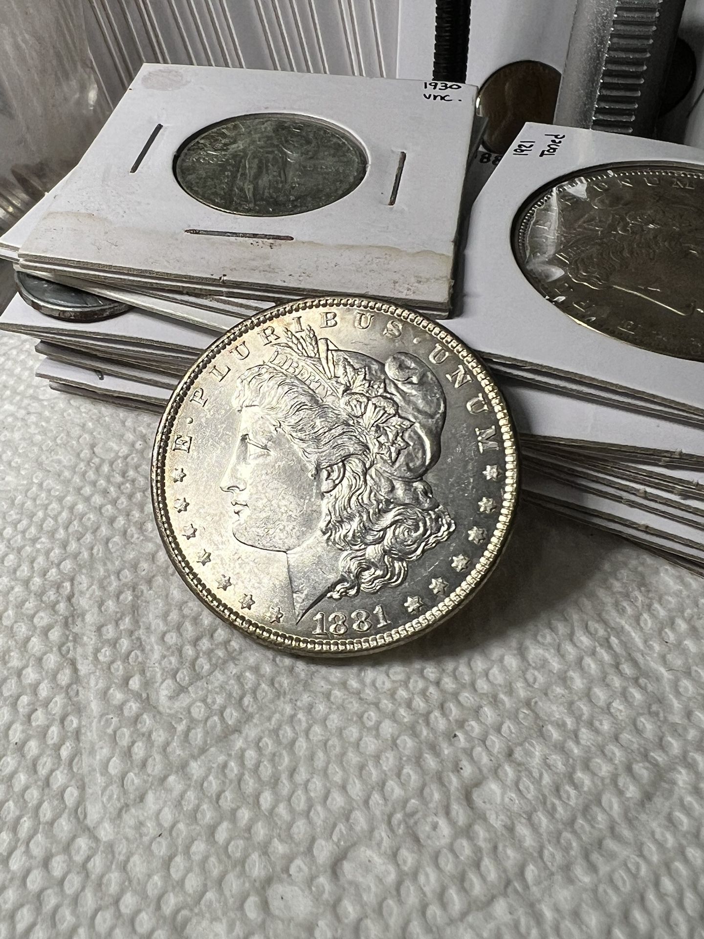 1881 Morgan Silver Dollar *uncirculated*