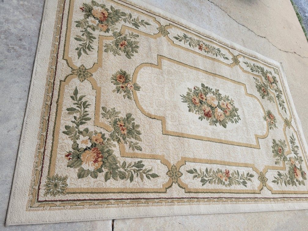 VERY NICE AND CLEAN AREA RUG