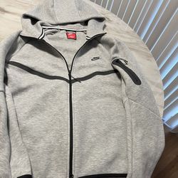 Grey Nike Tech Fleece