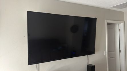 70” Vizio w mount