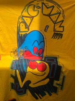 Pac-Man collection 2 mugs and a blanket with tags