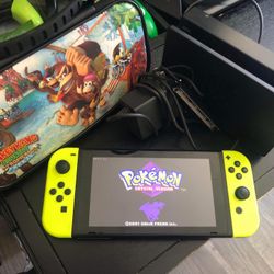 Nintendo switch W 5,000 Games