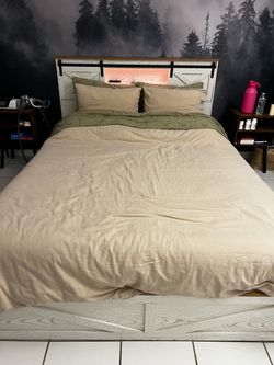 Queen Bedframe
