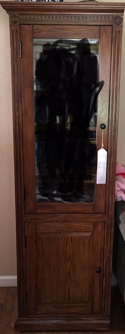 4 piece Tv entertainment Center. Nice quality wood!!