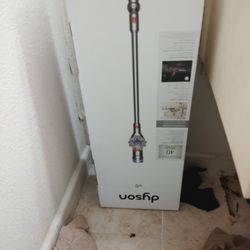 Dyson V8 Vaccum