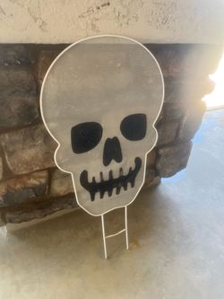 White Metal Mesh Skeleton Yard Sign